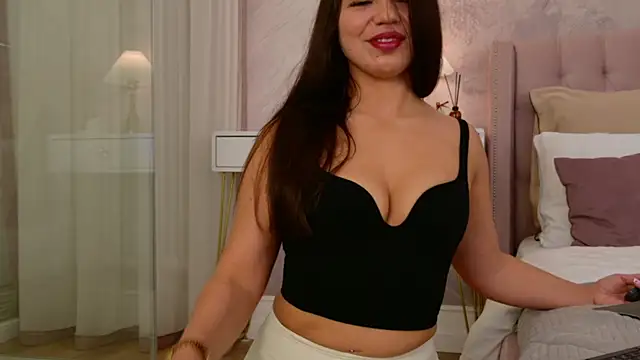CamillaLarson live cam on StripChat