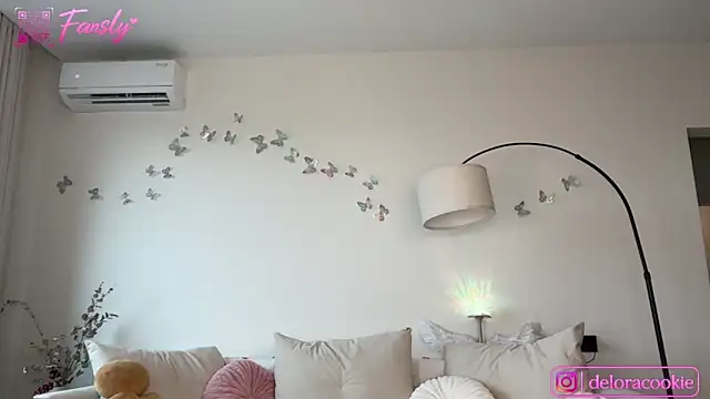 delorathecookiee webcam