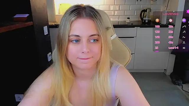 blonde_kellyy webcam