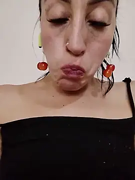 Oriana111 webcam