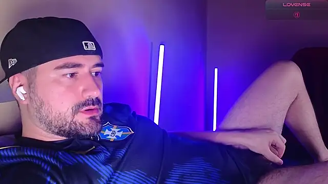DominantTheo webcam
