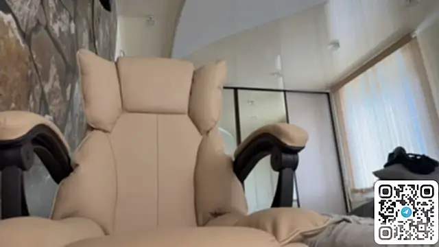UrLillShy live sex cam