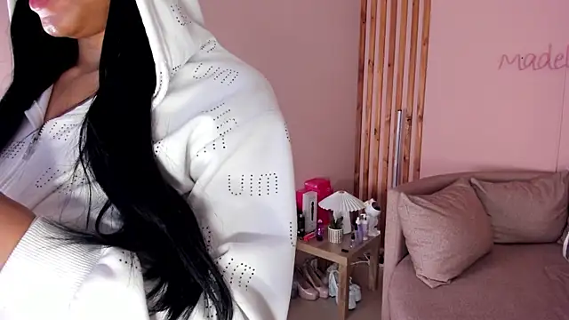 MadeleineSanez webcam