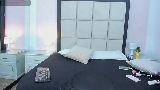 TreisyVixen webcam