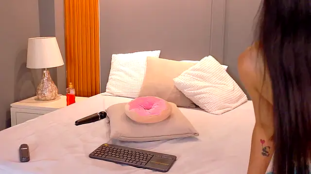 Juliana_Valencian webcam