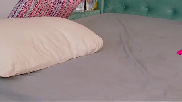 Daniela-Crudu webcam