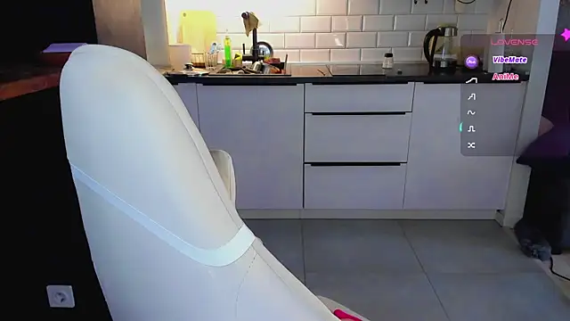 blonde_kellyy webcam