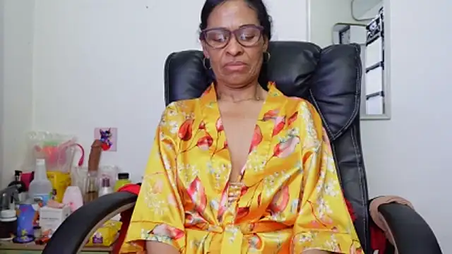 Aries_Mature webcam