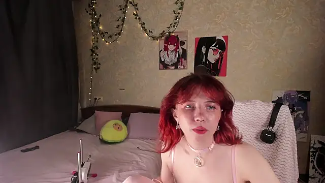 Love_is_Lola webcam