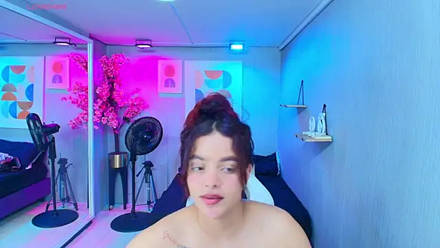 Maggy_t18 webcam