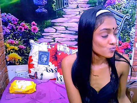 IndianPretty14u2Luv webcam