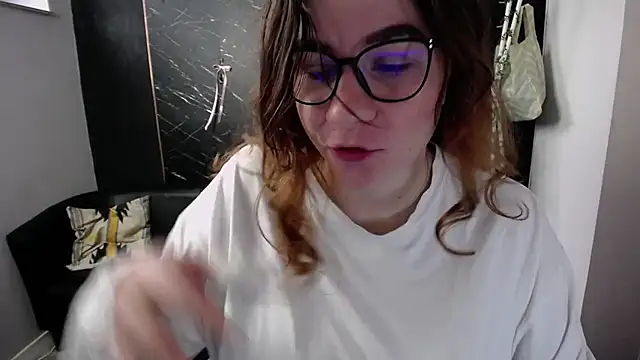 littleviki7 live cam on StripChat