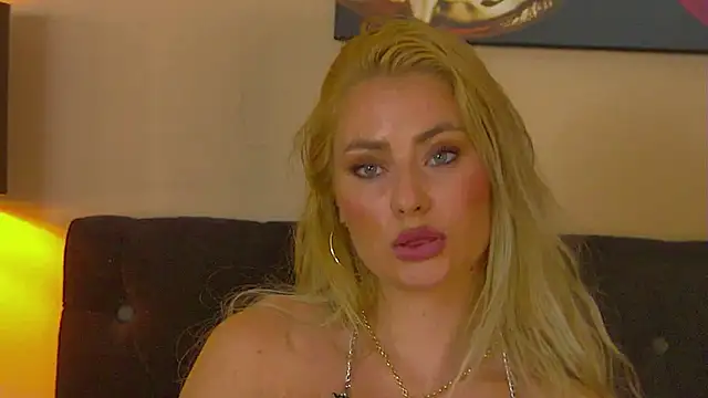 MisshaNight webcam
