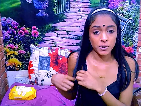 IndianPretty14u2Luv webcam