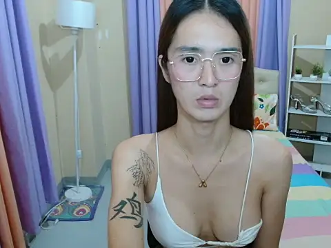 XxTsUncutAskaxX webcam