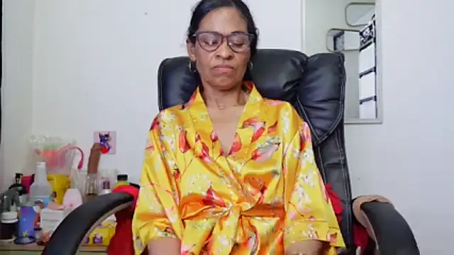 Aries_Mature webcam
