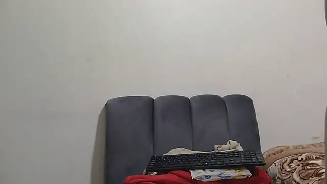 sluttylaura21 webcam
