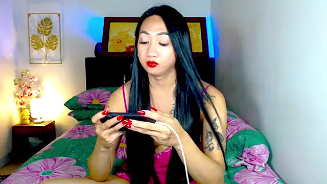 LovelyQueen69 webcam