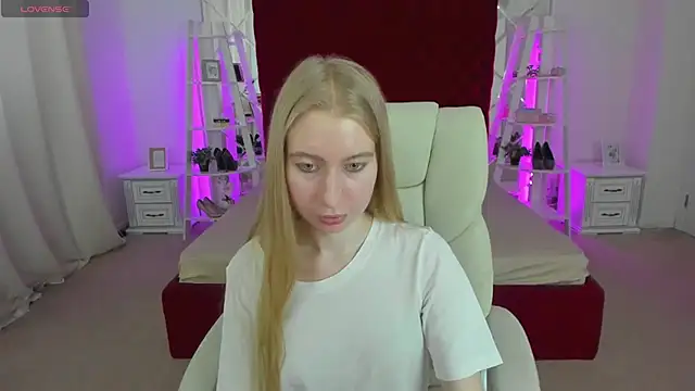 Alina_Blonde webcam