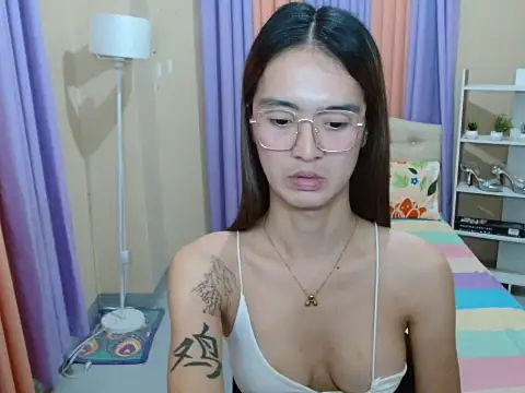 XxTsUncutAskaxX webcam