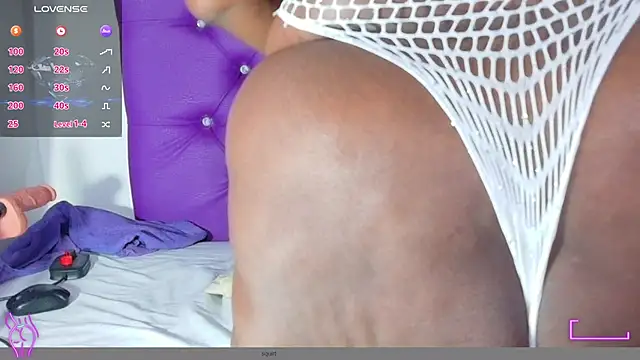 ebony_NeighborMoans webcam