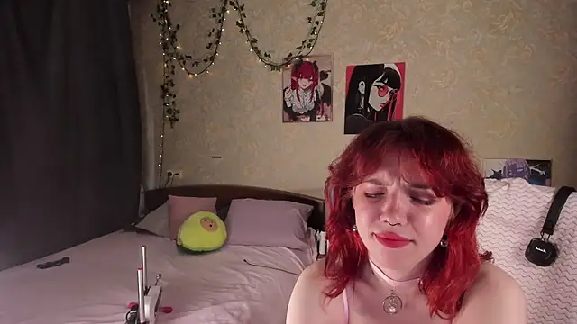 Love_is_Lola webcam
