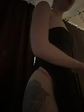 LittleFox___ live cam on StripChat