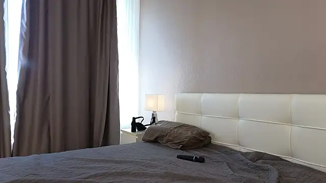 DanikaGudinas live cam on StripChat