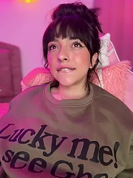 Yovng___Lau live sex cam