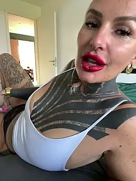 KathaleaNoir Live Webcam on Stripchat