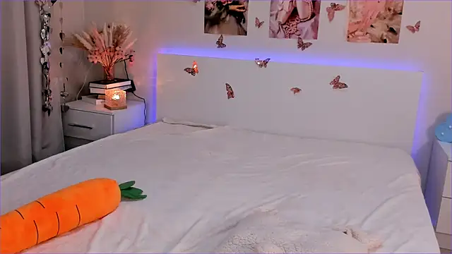 Milly_Lane webcam