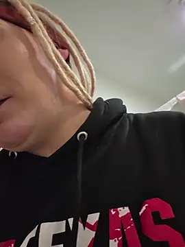 PinkTheHawk webcam