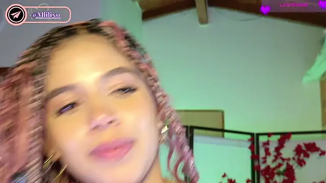liliwatsonj live cam on StripChat