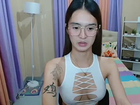 XxTsUncutAskaxX webcam