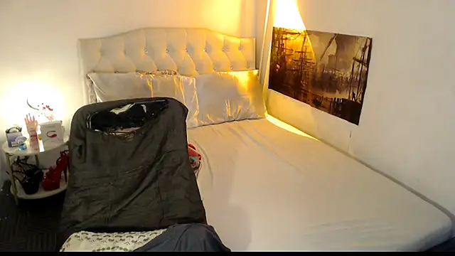 NinaDOM4CUM webcam
