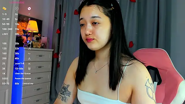 FreyaRaya live cam on StripChat