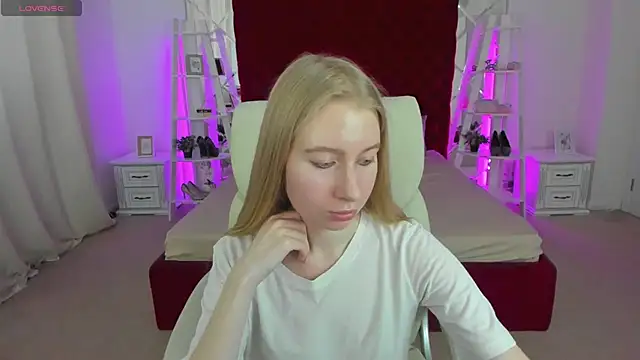 Alina_Blonde webcam