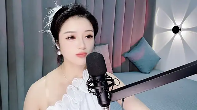 Momo-Wow webcam