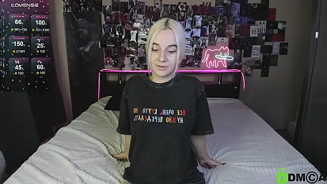 Naomi1Hinata webcam
