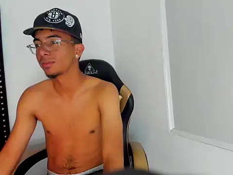 LoganNRose webcam