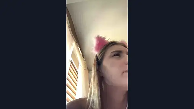 PrincessSkowyra live cam on StripChat