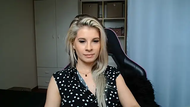 KristineGlow webcam