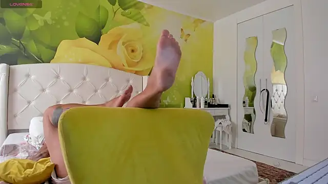 BlowMyXXL live sex cam