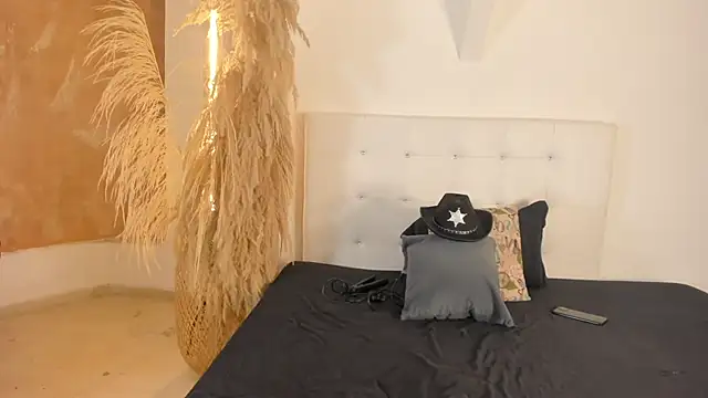 APRILL_FOXX webcam