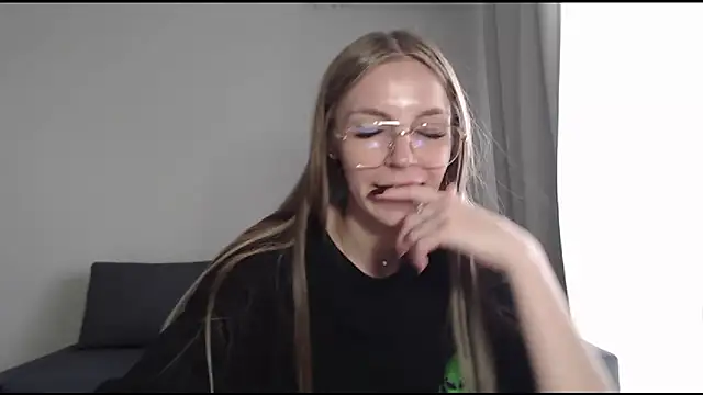 HitGyrl webcam