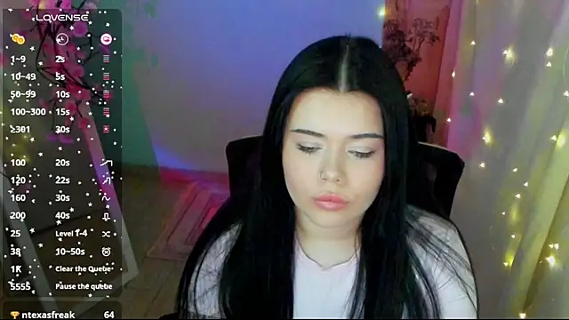 Mona_Esty webcam