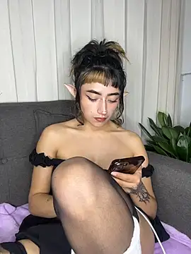 baby_akuma webcam