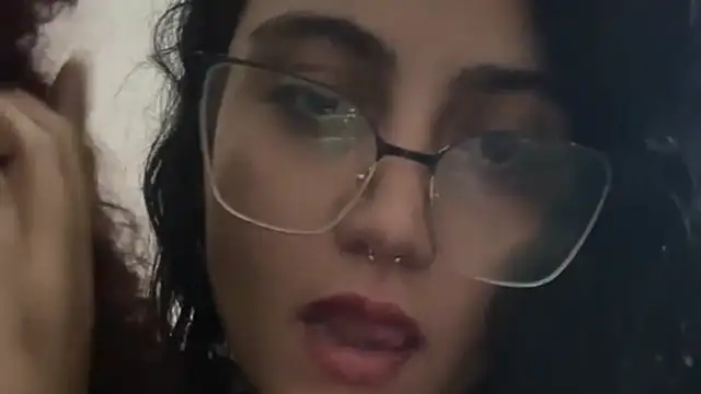 meninas_70 - MENINAS_70's free webcam - UK Sex Cams