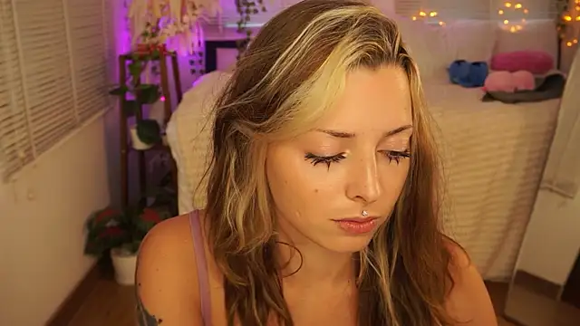 LoraDollie webcam
