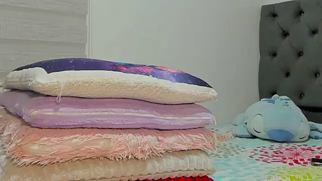 Elizabeth_18_ webcam